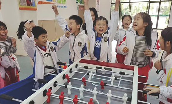 双峰小学开展桌式足球课程